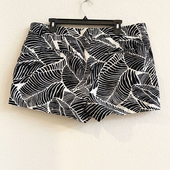 Ann Taylor Loft 100% Cotton Shorts Black White Floral Leaf Print Tropical SZ 14 - Picture 5 of 10